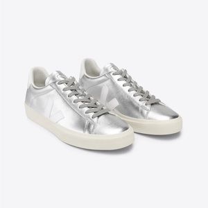 VEJA WOMEN'S CAMPO SILVER AND WHITE CHROMEFREE LEATHER SNEAKER 39